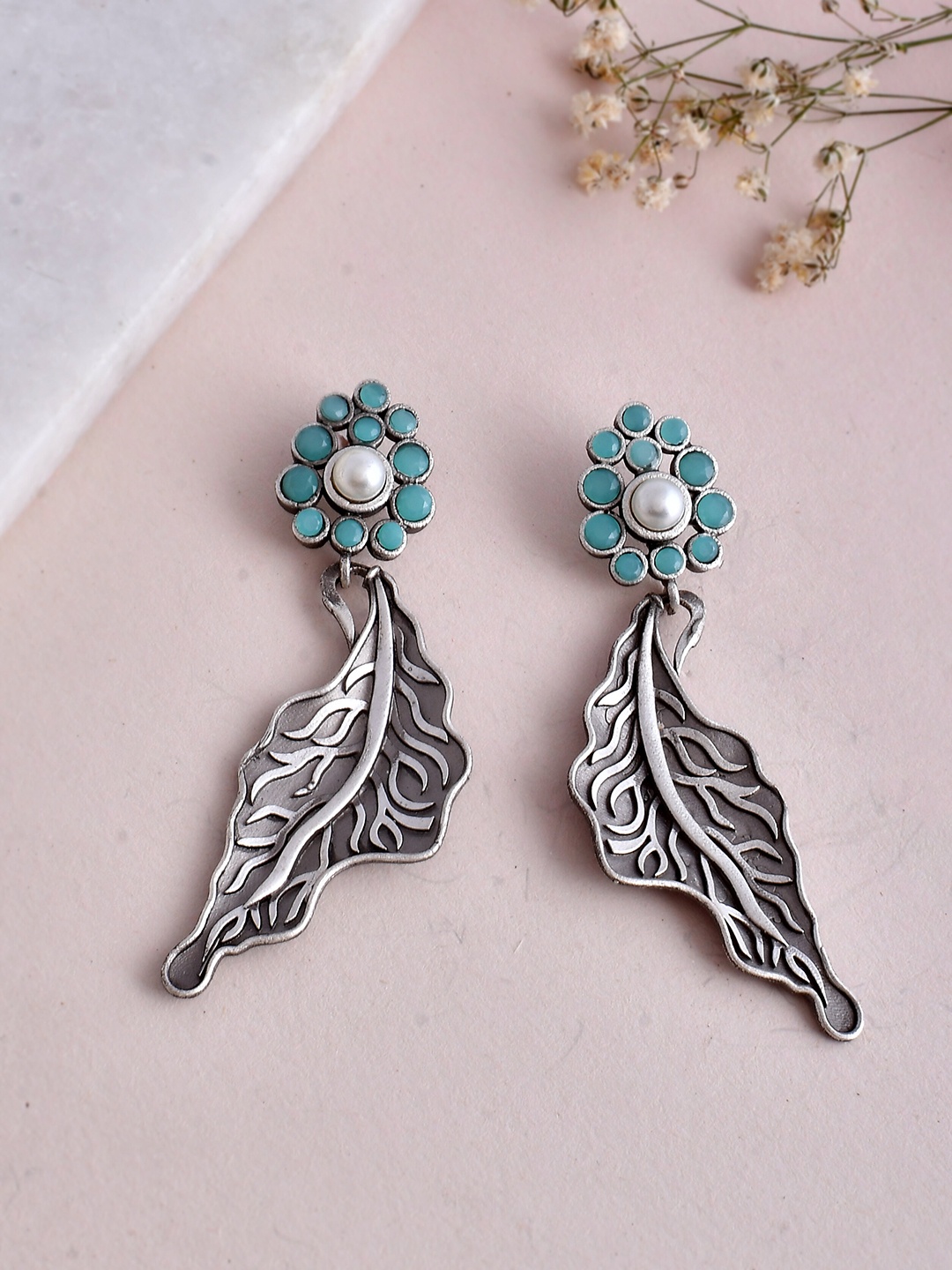 

DASTOOR Silver-Plated Contemporary Drop Earrings