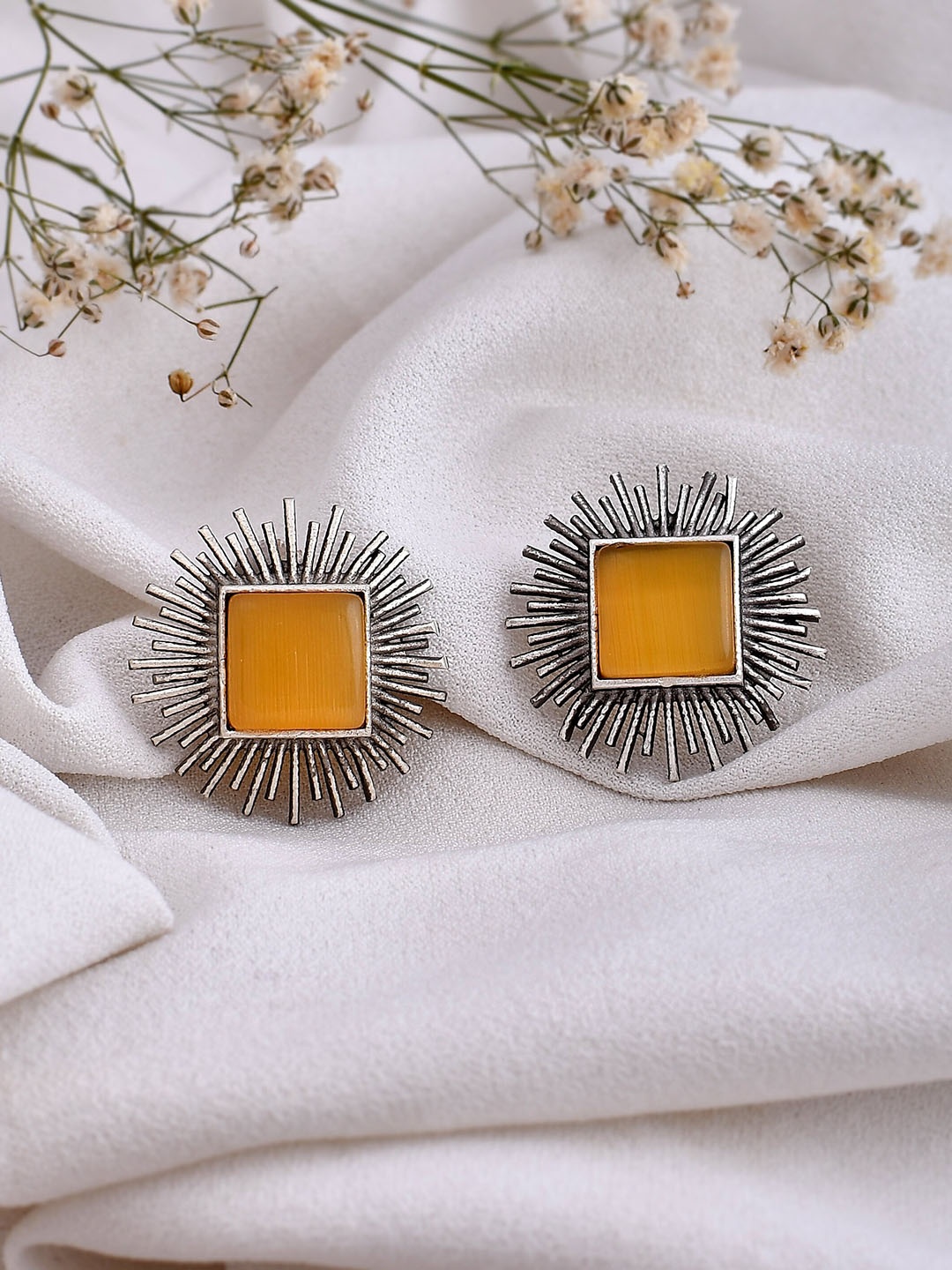

DASTOOR Silver-Plated Stone-Studded Oxidised Studs