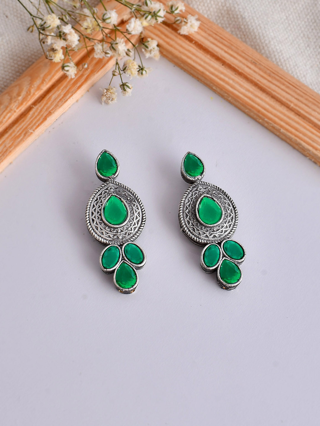 

DASTOOR Silver-Plated Stone-Studded Contemporary Studs Earrings