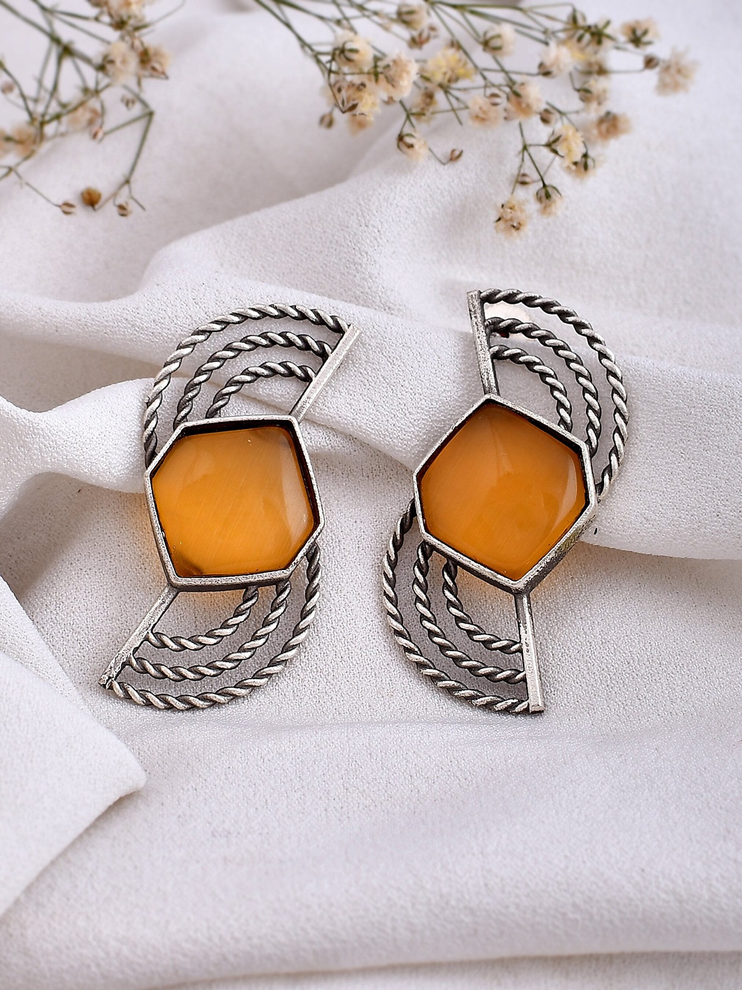 

DASTOOR Silver-Plated Contemporary Drop Earrings