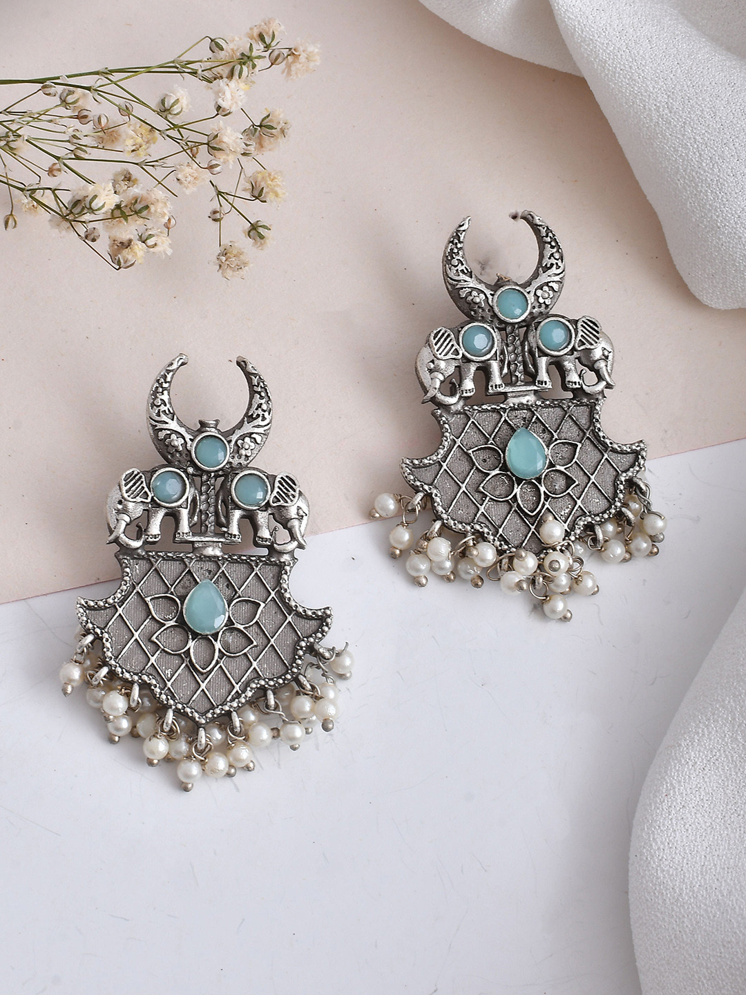 

DASTOOR Silver-Plated Contemporary Drop Earrings