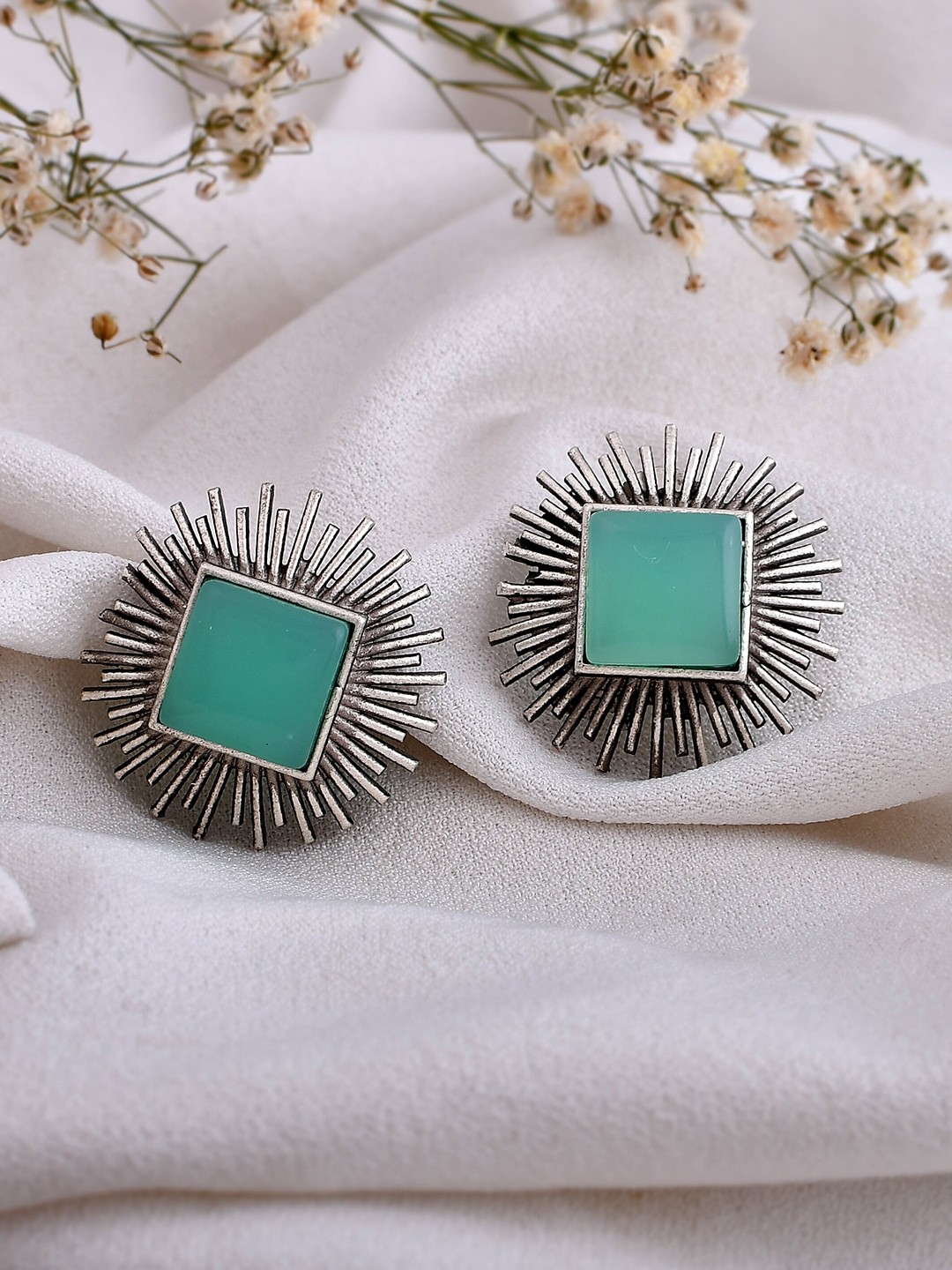 

DASTOOR Silver-Toned Contemporary Studs Earrings