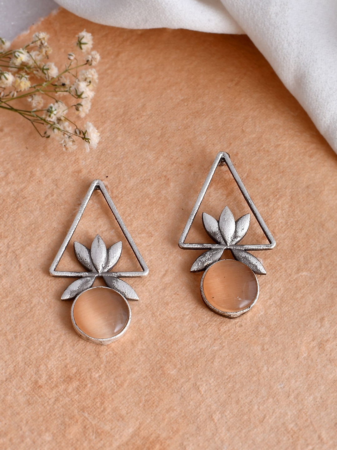 

DASTOOR Silver-Toned Contemporary Drop Earrings