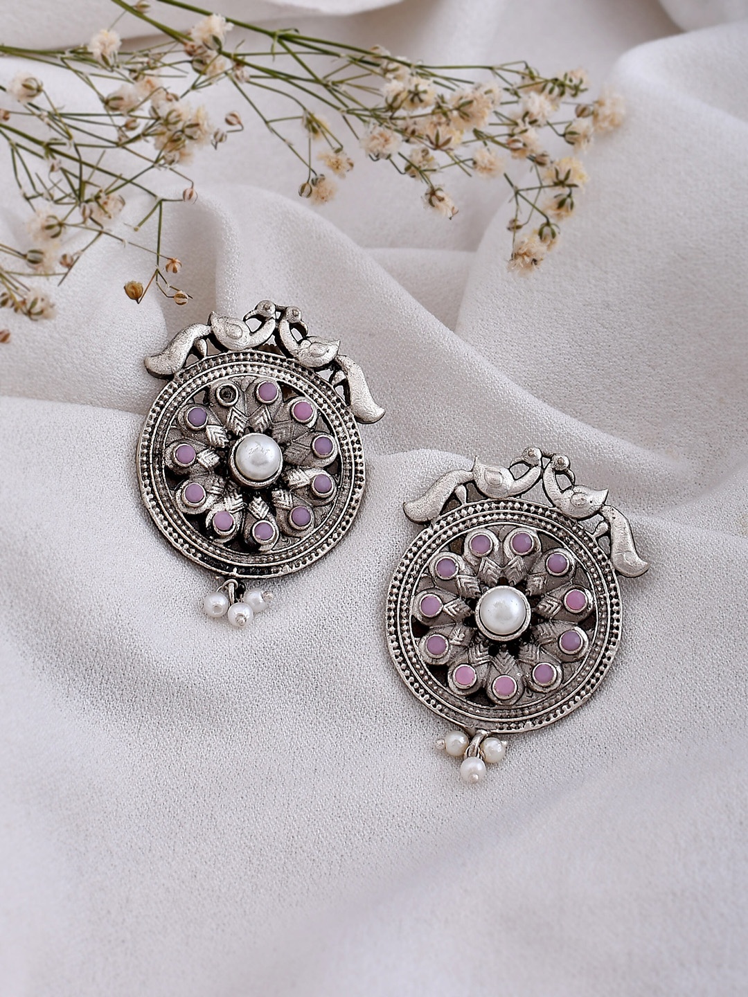 

DASTOOR Silver-Plated Contemporary Studs Earrings