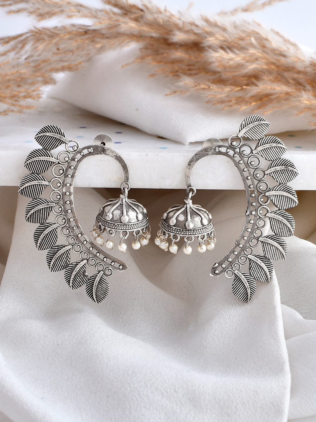 

DASTOOR Silver-Plated Contemporary Drop Earrings