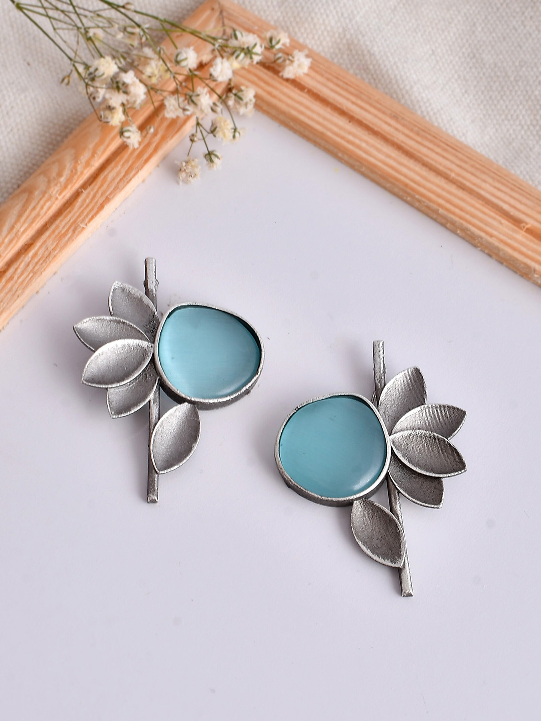 

DASTOOR Silver-Toned Contemporary Drop Earrings
