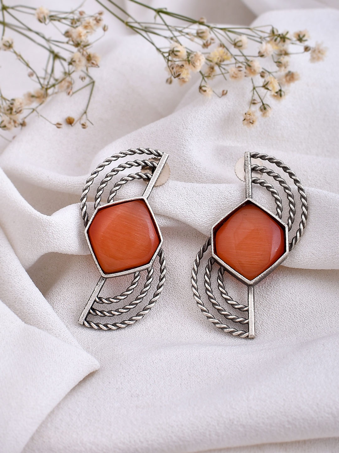 

DASTOOR Silver-Plated Contemporary Drop Earrings