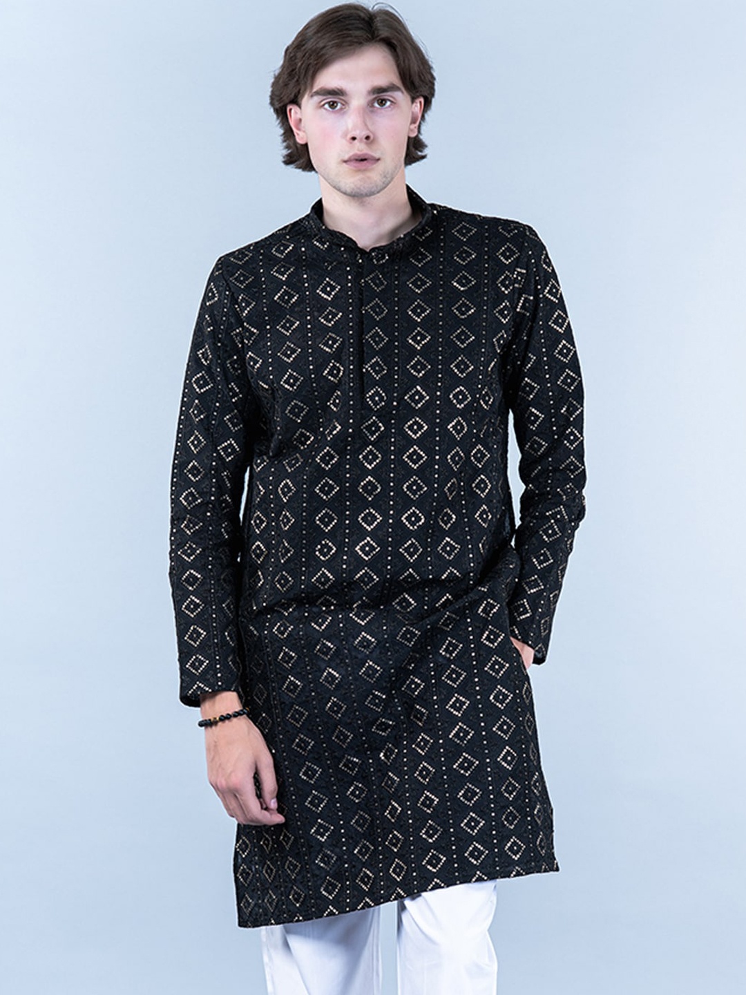 

Tistabene Geometric Embroidered Sequinned Pure Cotton Straight Kurta, Black