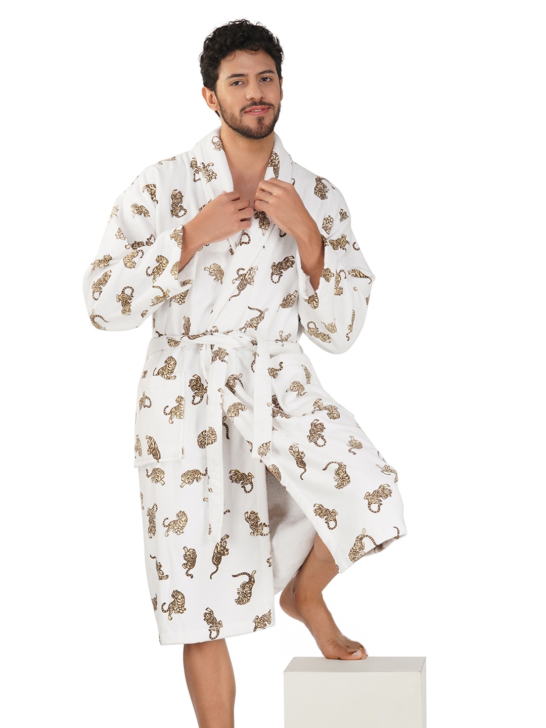 

RANGOLI Men Jaguar Printed Cotton Bath Robe, Beige