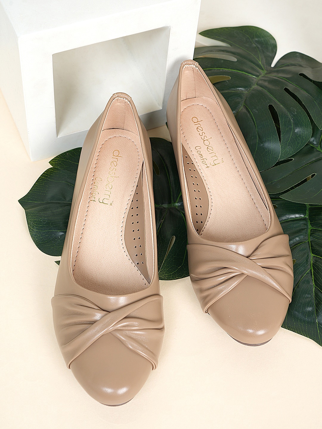 

DressBerry Beige Twisted Pointed Toe Wedges Pumps