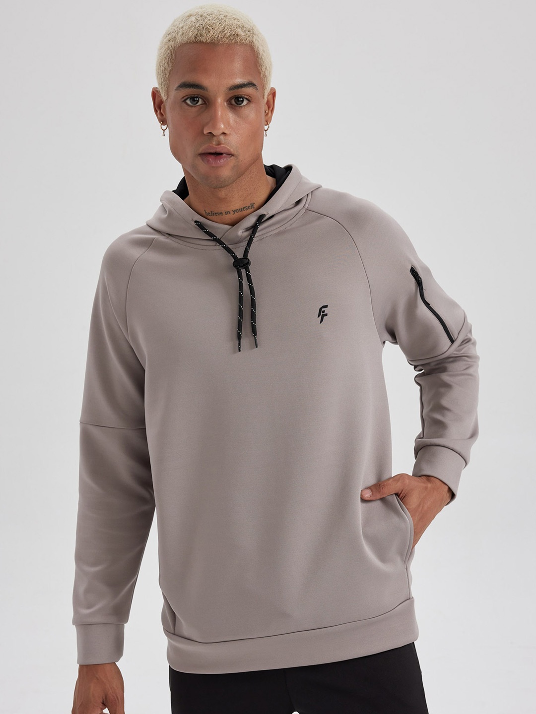 

DeFacto Hooded Sweatshirt, Grey