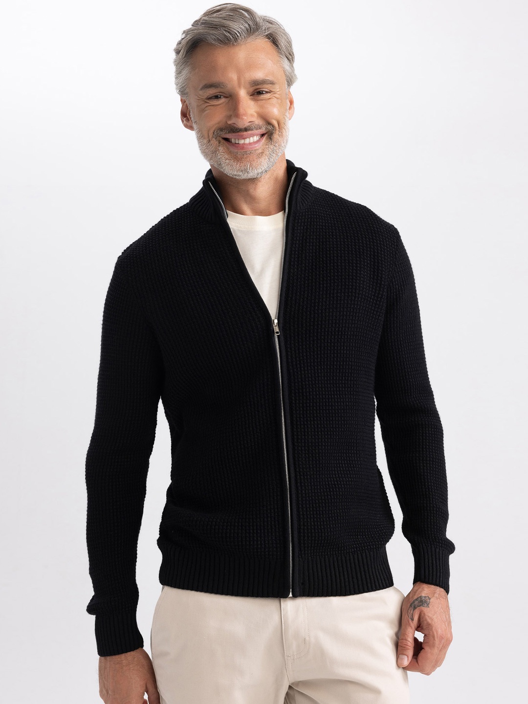 

DeFacto Self Design Acrylic Cardigan Sweater, Black