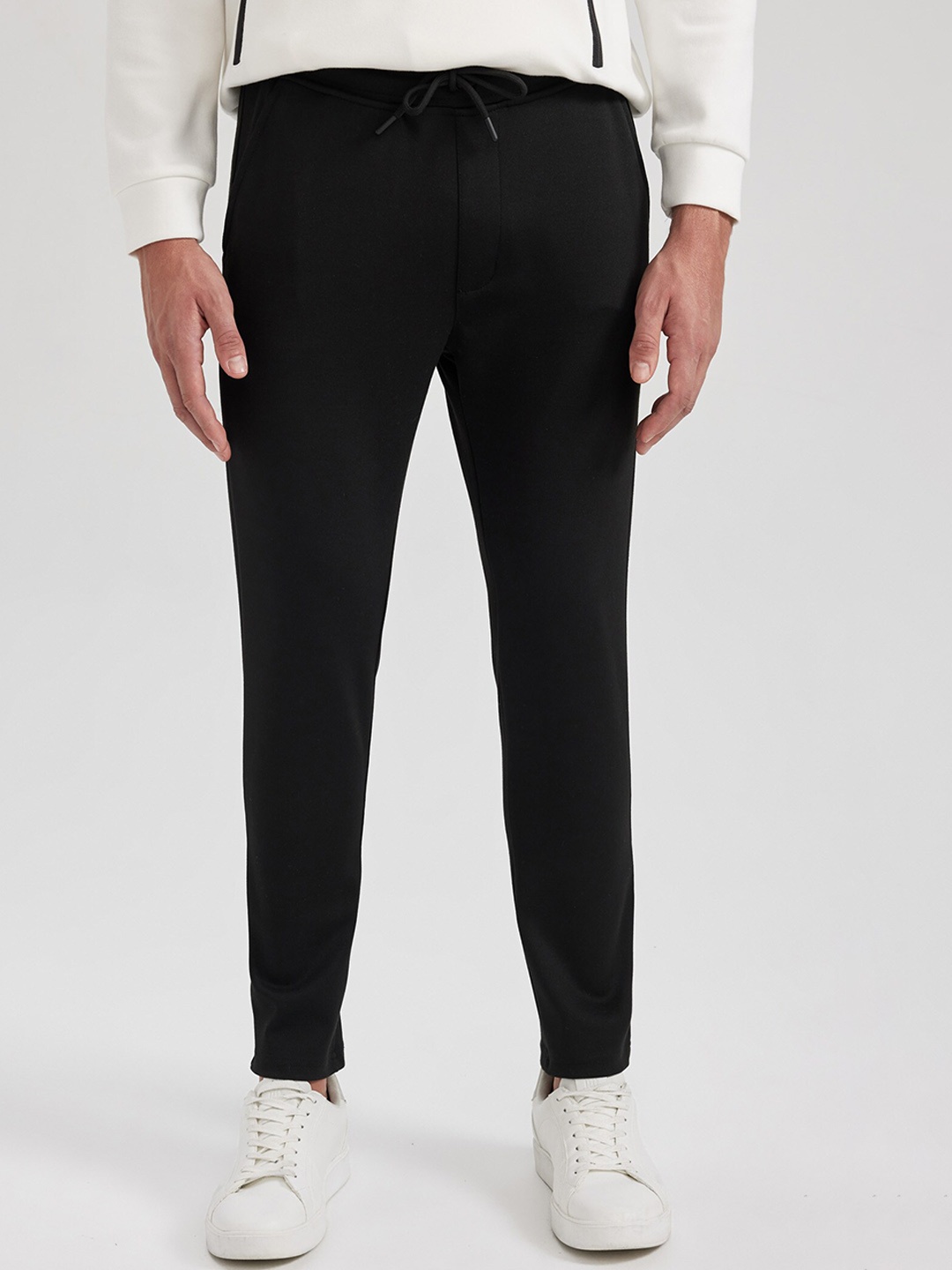 

DeFacto Men Mid-Rise Joggers Trousers, Black