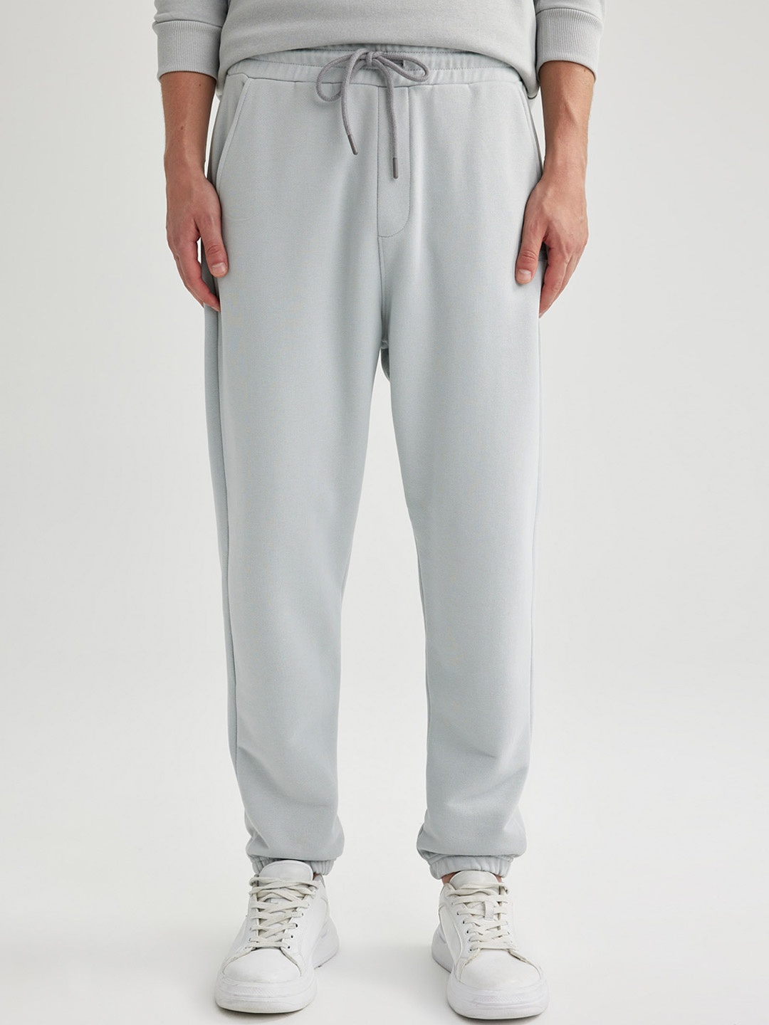 

DeFacto Men Mid-Rise Joggers Trousers, Grey
