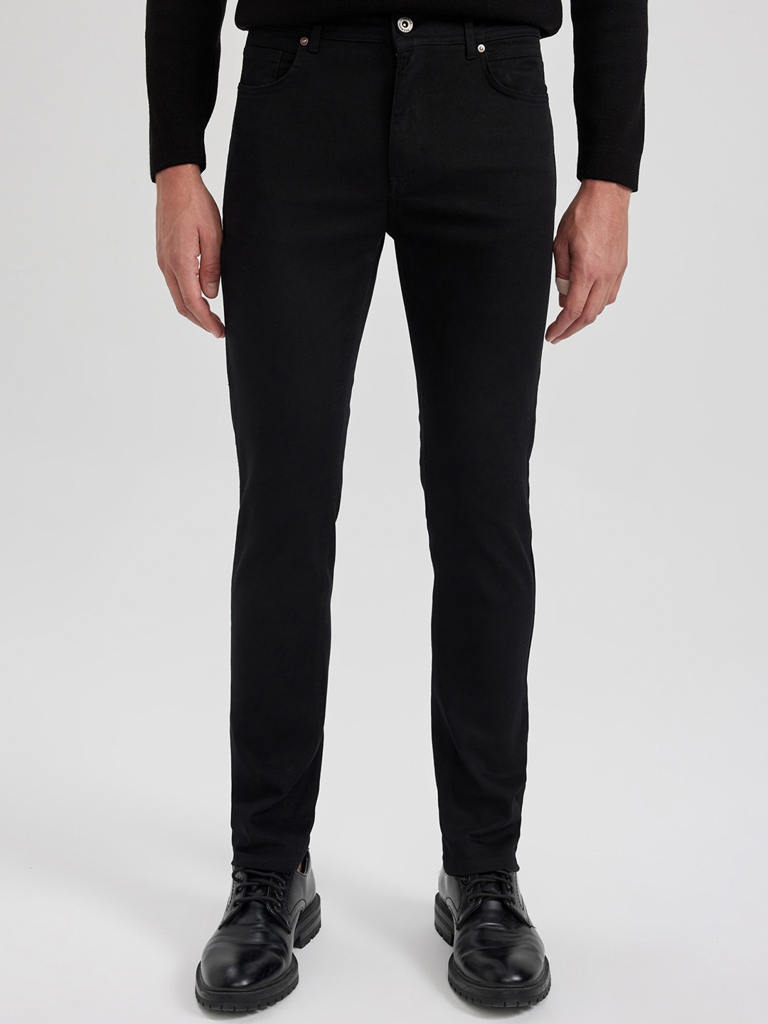 

DeFacto Men Mid Rise Trousers, Black