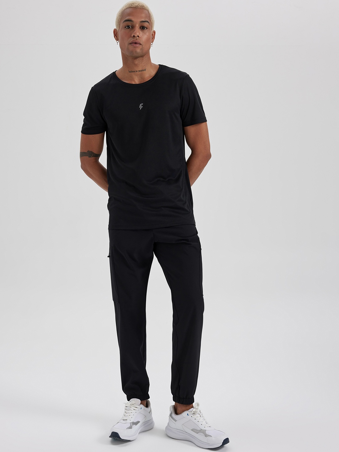 

DeFacto Men Mid-Rise Regular Fit Joggers, Black