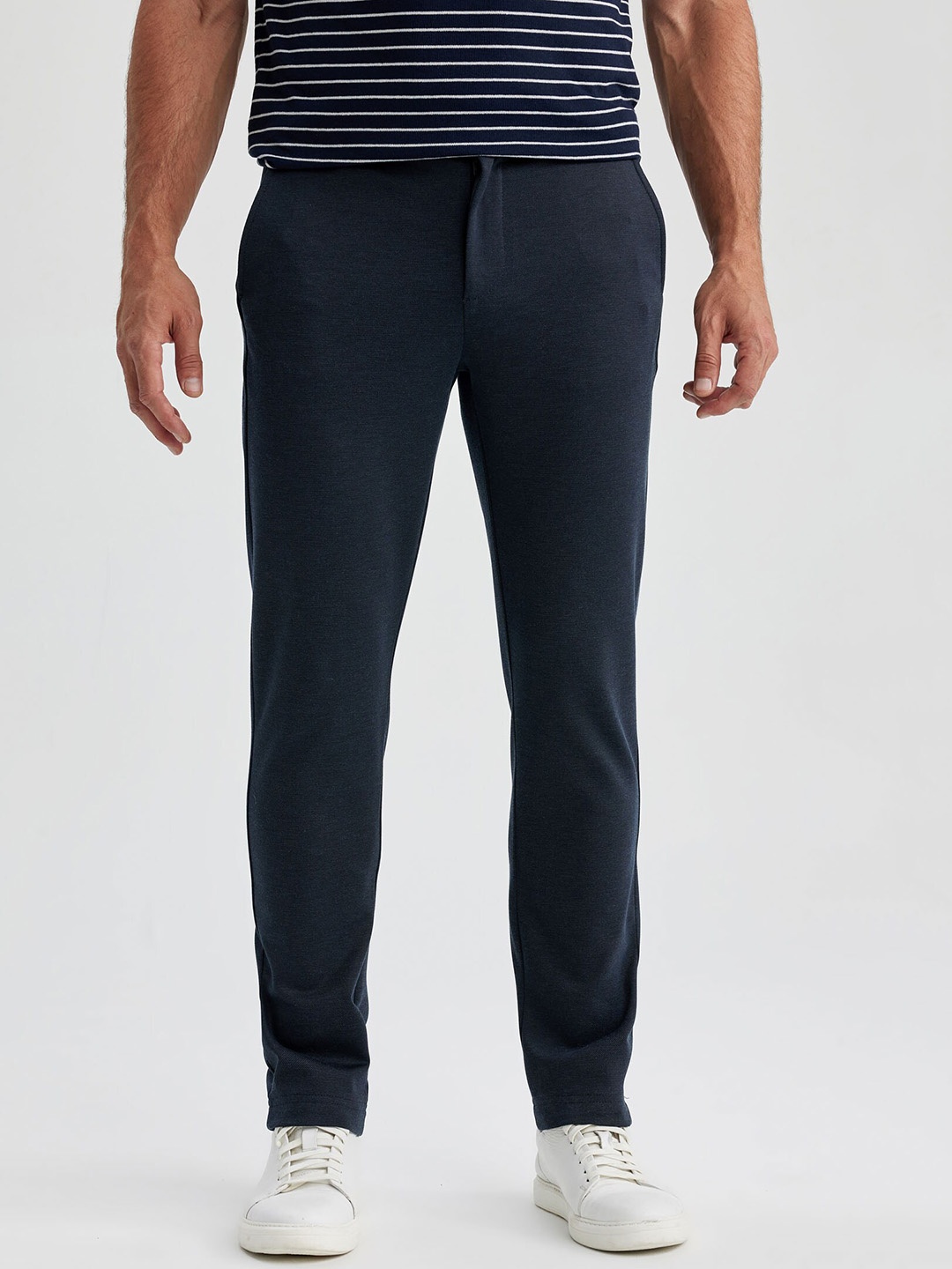 

DeFacto Men Mid-Rise Regular Fit Trousers, Navy blue