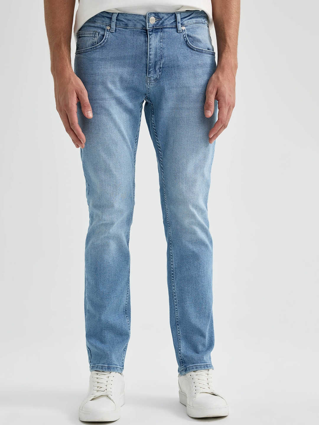 

DeFacto Men Mid Rise Heavy Fade Regular Fit Stretchable Jeans, Na