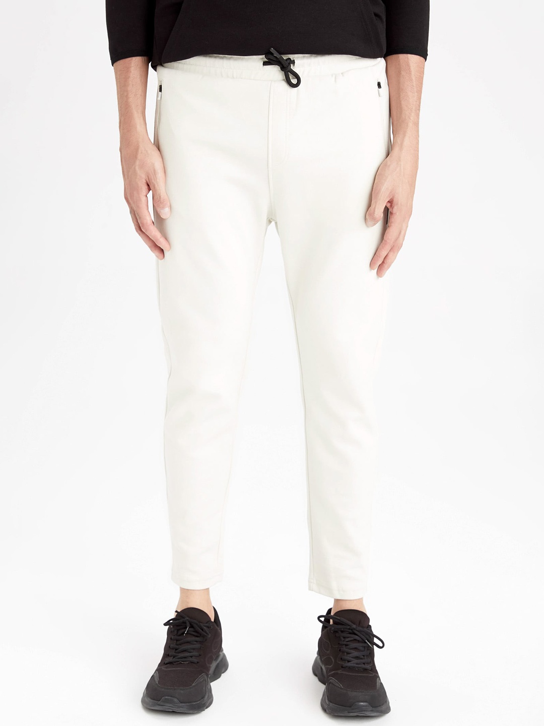 

DeFacto Men Mid-Rise Regular Trousers, White
