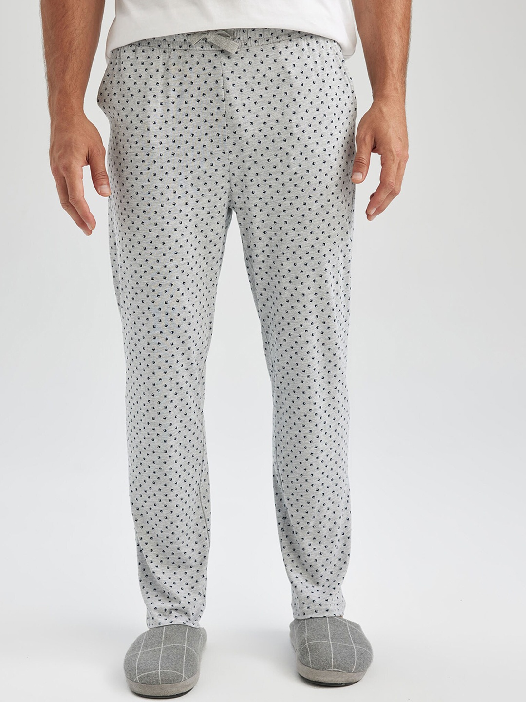 

DeFacto Men Printed Mid Rise Lounge Pant, Off white