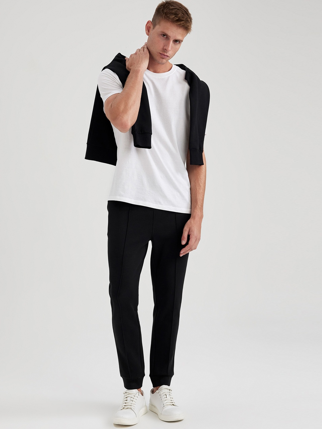 

DeFacto Men Mid Rise Joggers, Black