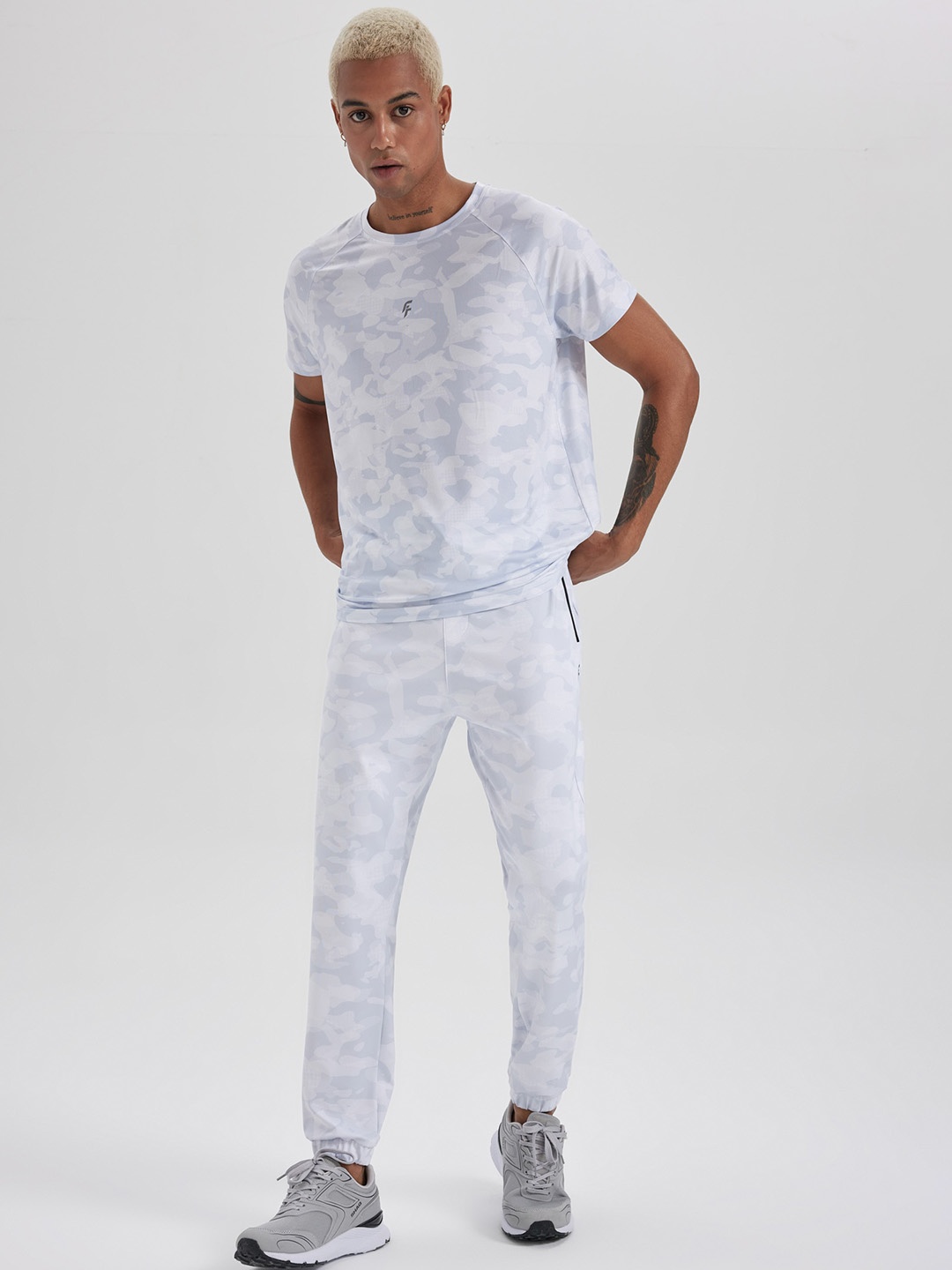 

DeFacto Men Abstract Printed Mid Rise Joggers, Blue