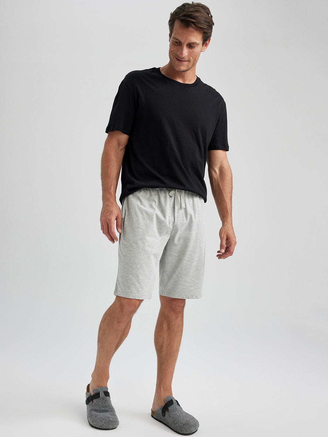 

DeFacto Men Mid Rise Shorts, Grey