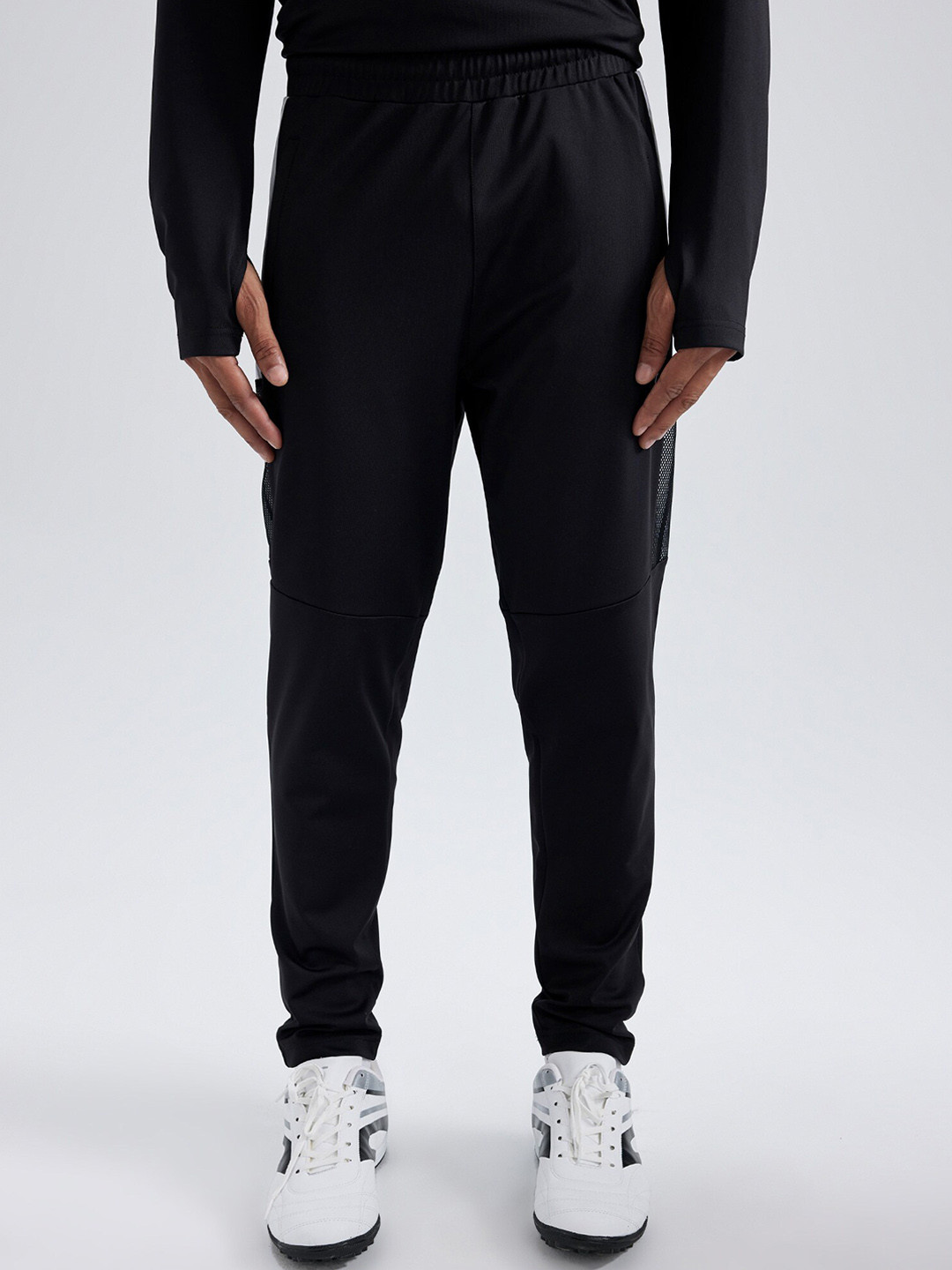

DeFacto Men Mid-Rise Regular Fit Trousers, Black