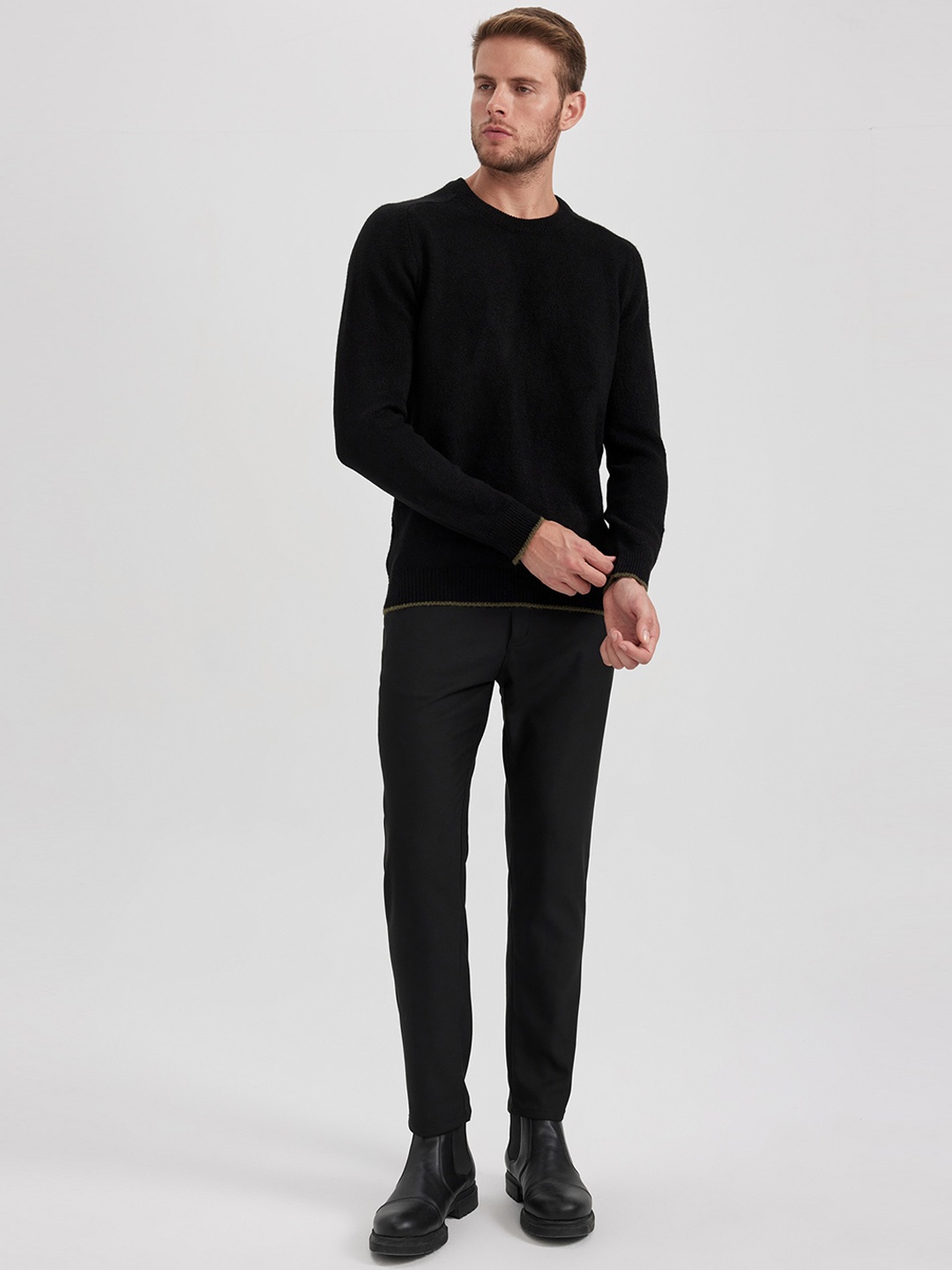 

DeFacto Men Mid-Rise Regular Trousers, Black