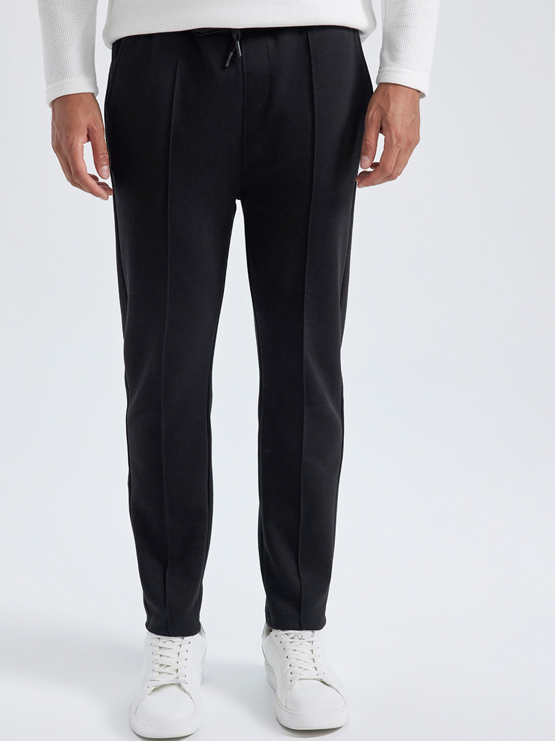

DeFacto Men Mid-Rise Trousers, Black