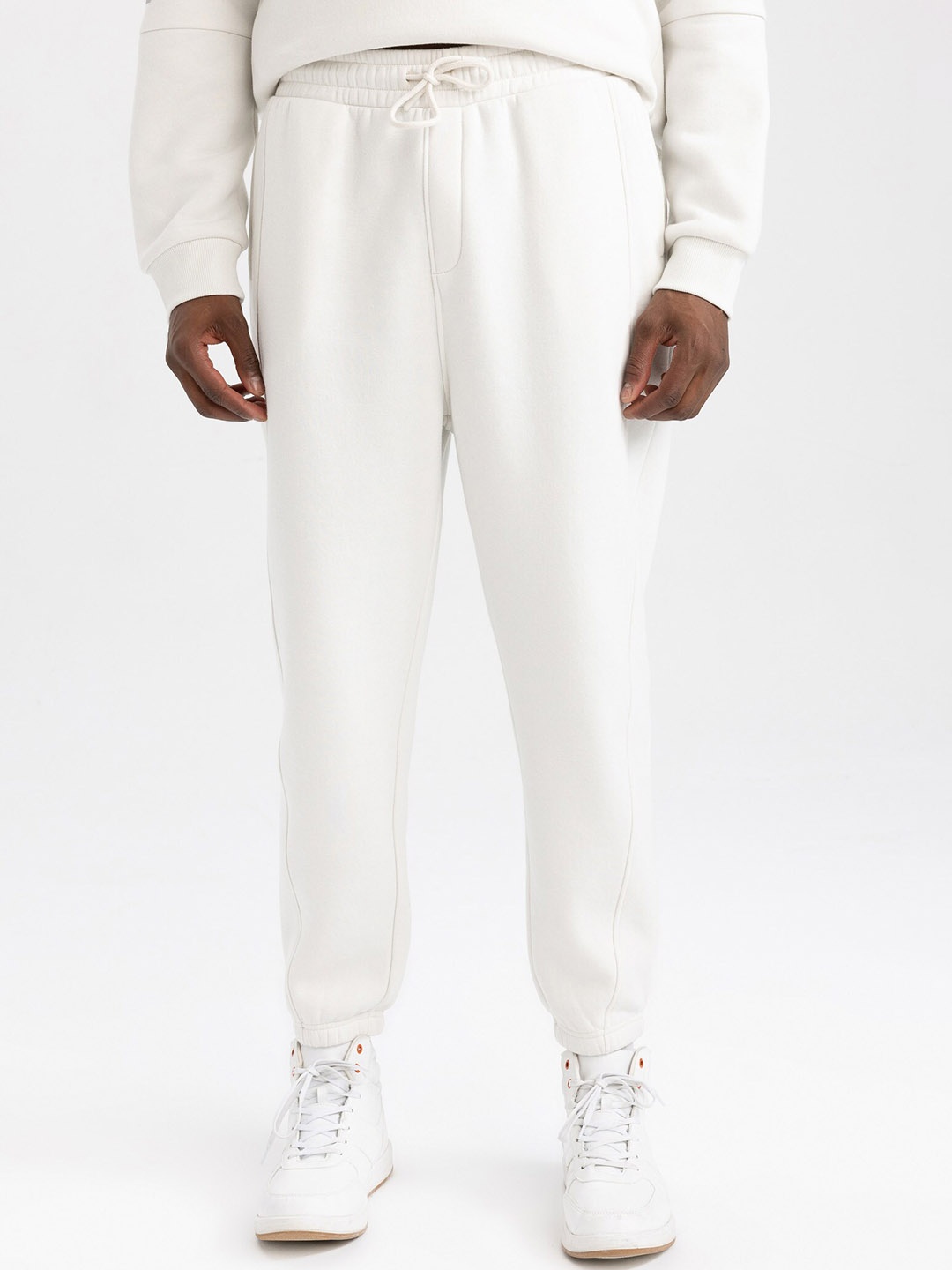 

DeFacto Men Mid-Rise Trousers, White