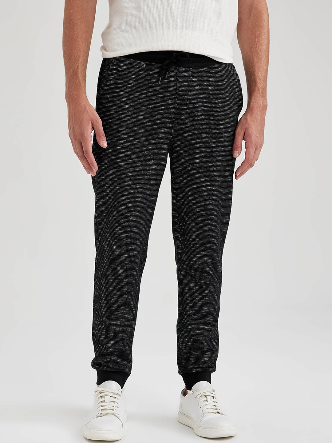 

DeFacto Men Abstract Printed Joggers, Black