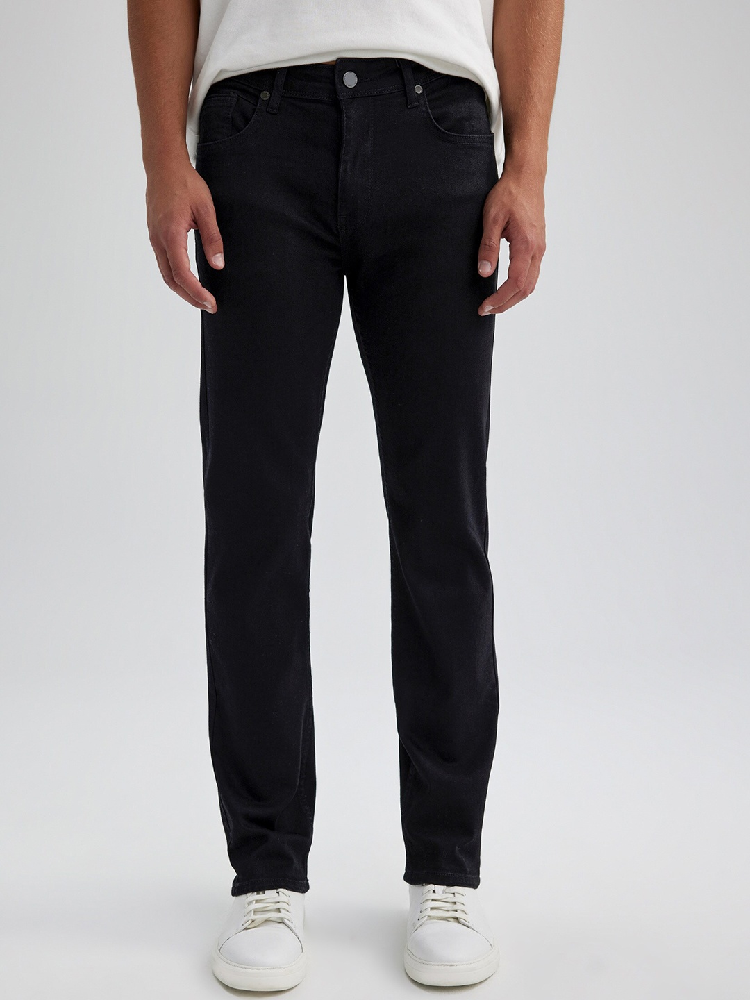

DeFacto Men Mid-Rise Regular Trousers, Black