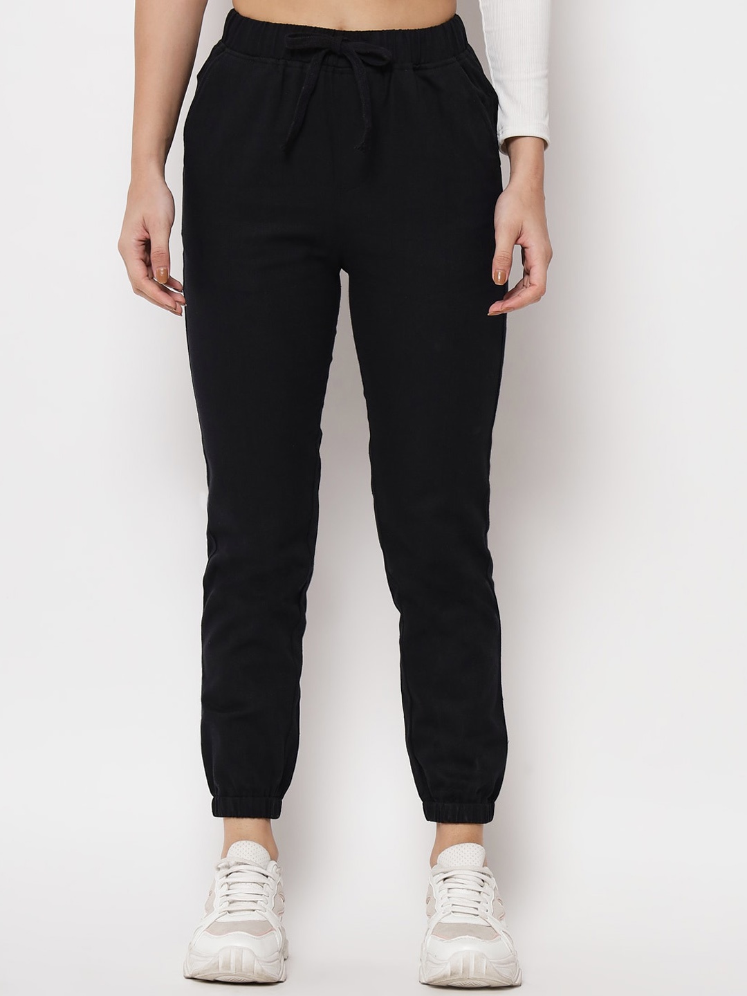 

Q-rious Women Mid-Rise Flat-Front Plain Joggers Trousers, Black