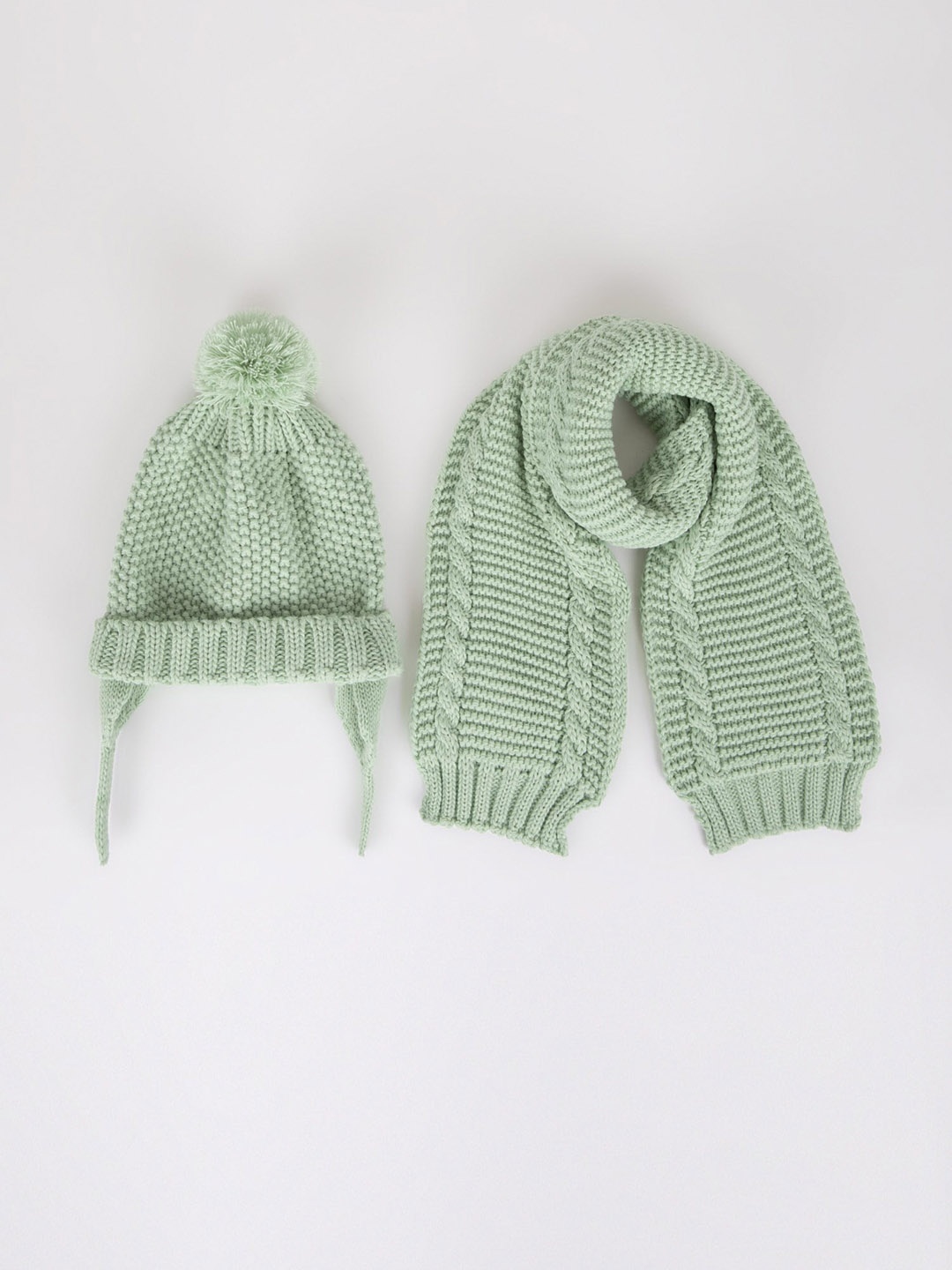 

DeFacto Boys Self Design Acrylic Beanie & Scarf, Green