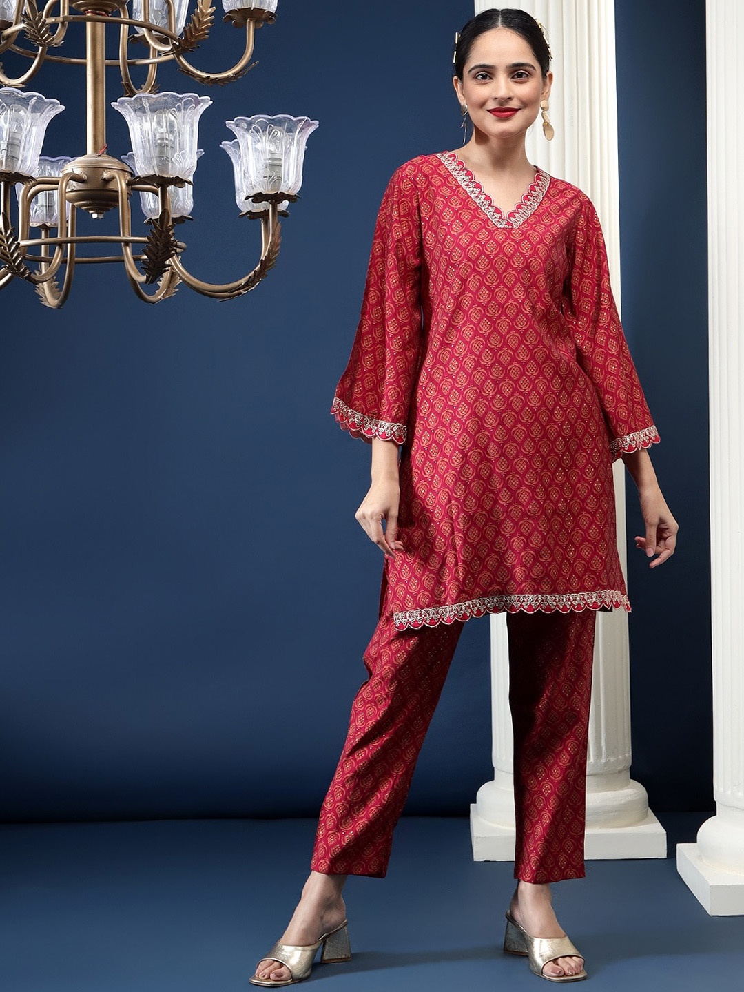 

Bani Women V-Neck Printed Tunic With Flared Trousers Co-Ords, Fuchsia