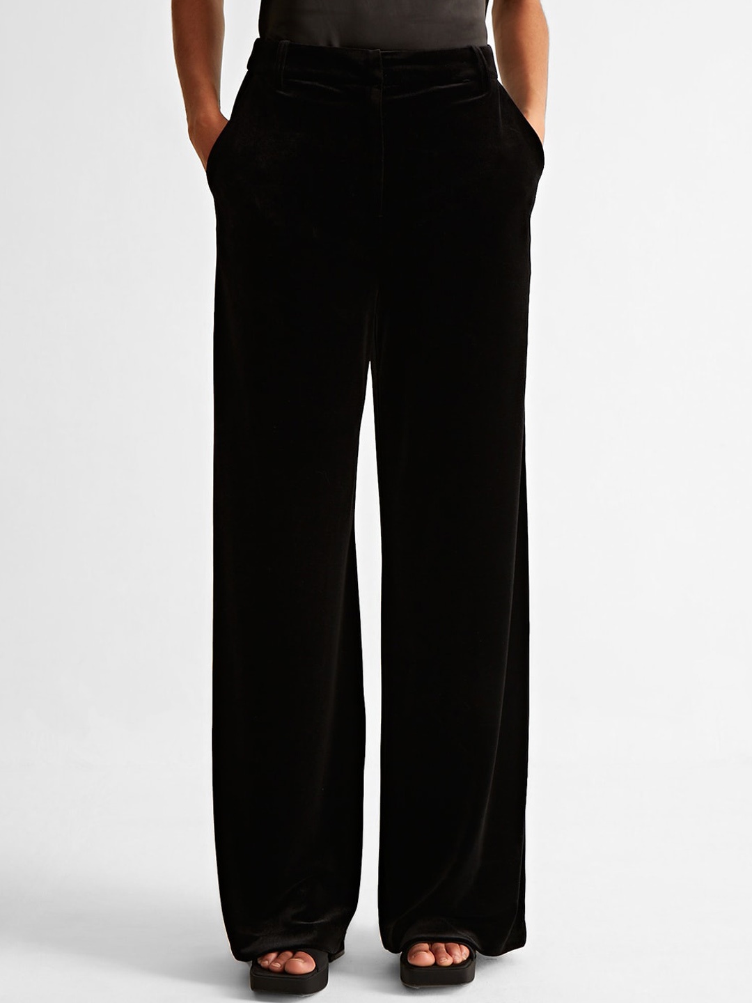 

COVER STORY Women Black Mid-Rise Parallel Trousers