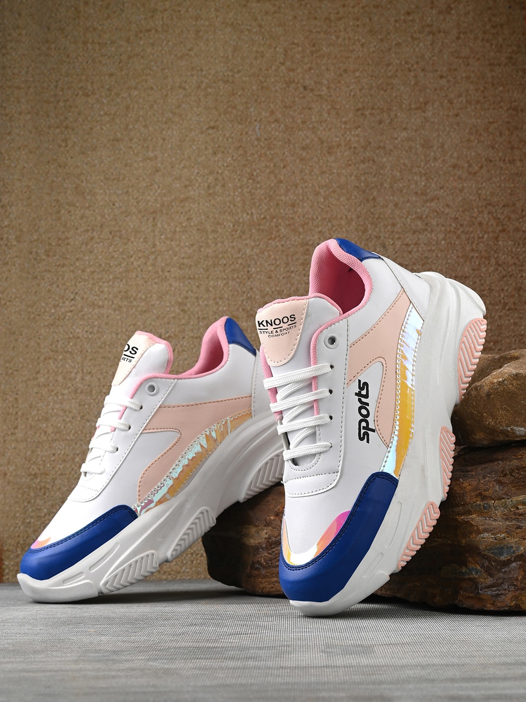 

knoos Women Colourblocked Lightweight Sneakers, White