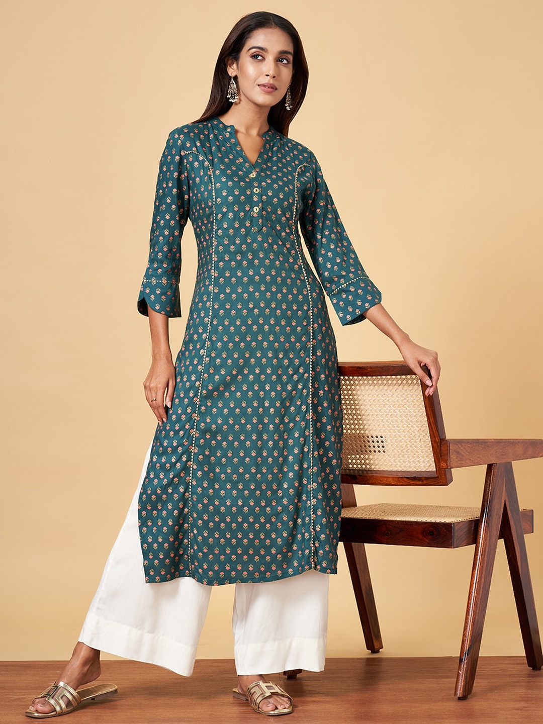 

YU by Pantaloons Floral Printed Gotta Patti Mandarin Collar A-Line Kurta, Green