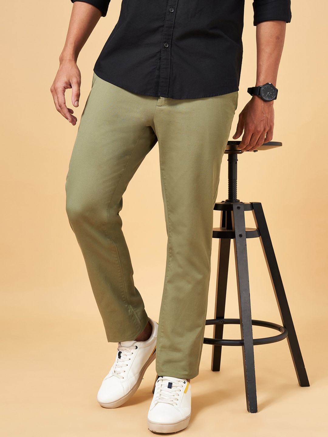 

BYFORD by Pantaloons Men Slim Fit Low-Rise Plain Cotton Regular Trousers, Green