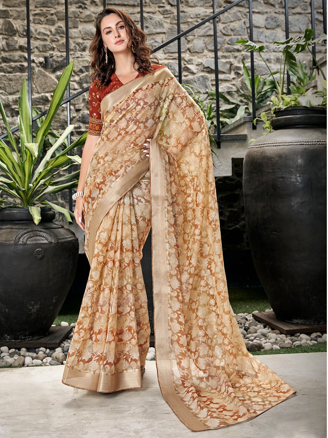 

SANSKAR Maroon & Gold-Toned Floral Zari Net Saree