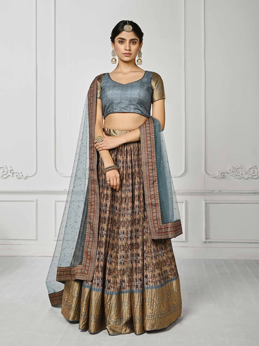 

SAPTRANGI Blue & Gold-Toned Semi-Stitched Lehenga & Unstitched Blouse With Dupatta