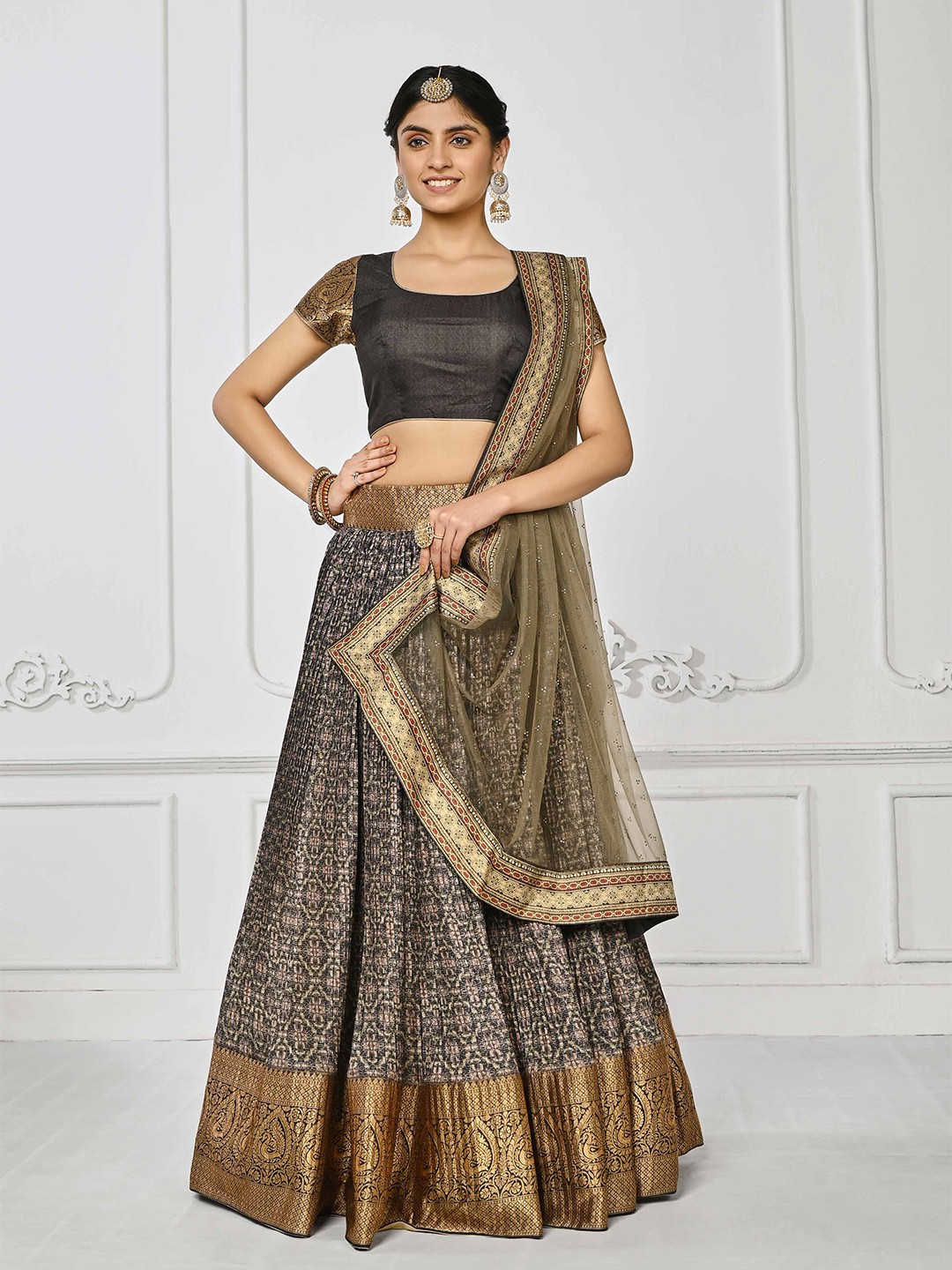 

SAPTRANGI Ethnic Motifs Printed Zari Semi-Stitched Lehenga Choli, Grey
