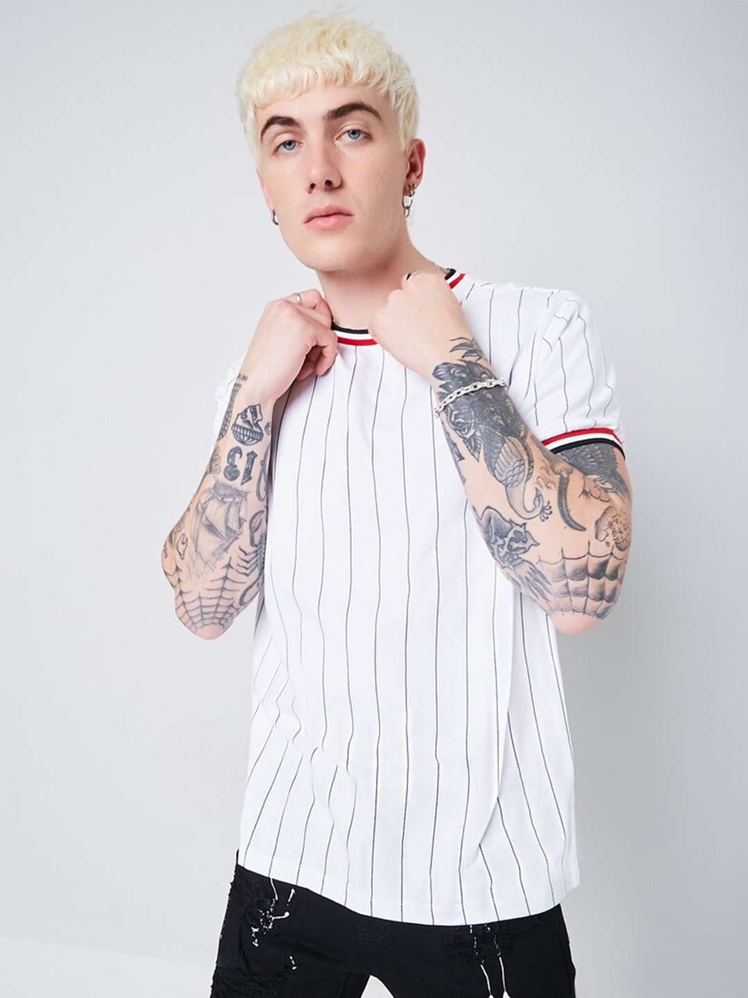 

FOREVER 21 Men White Striped Pure Cotton T-shirt