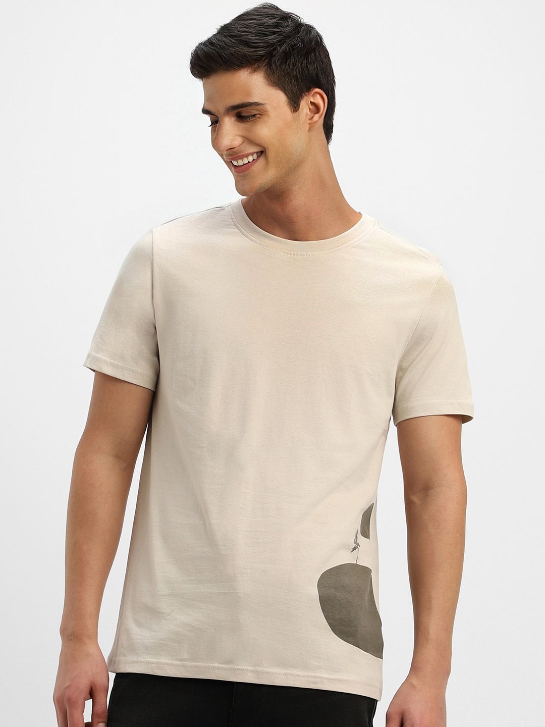 

FOREVER 21 Men Beige Round Neck Applique T-shirt
