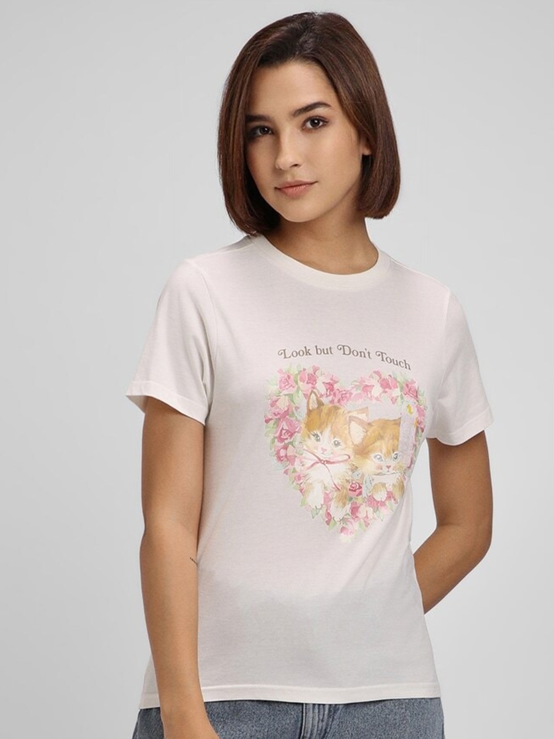 

FOREVER 21 White Graphic Printed Pure Cotton T-shirt