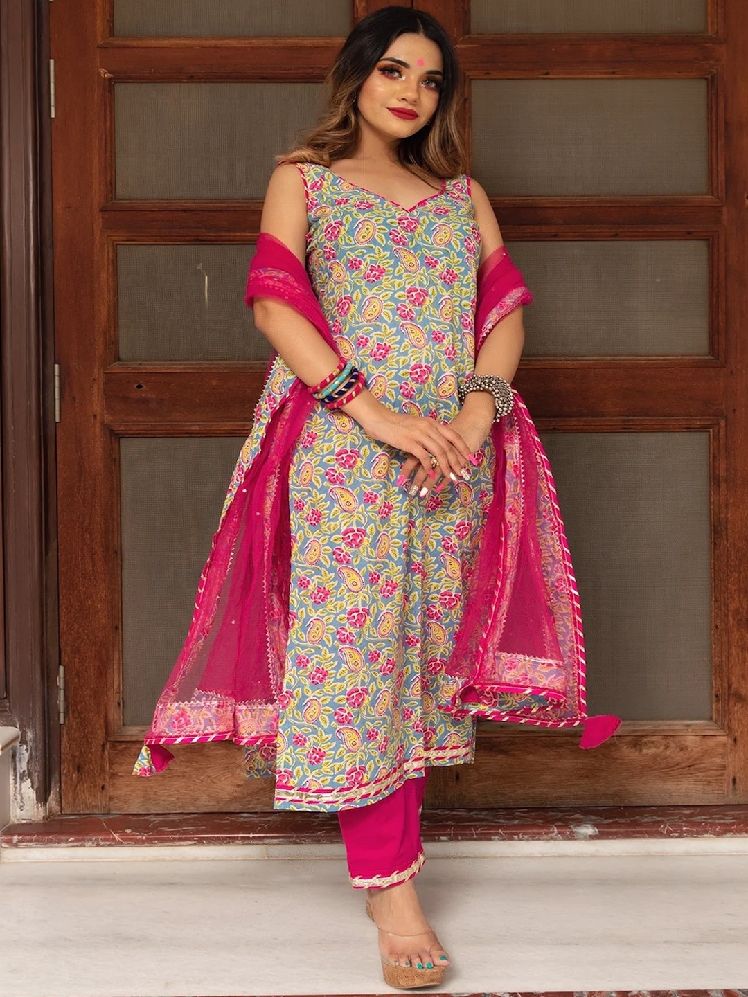 

Pomcha Paisley Printed Regular Gotta Patti Kurta With Palazzos & Dupatta, Green