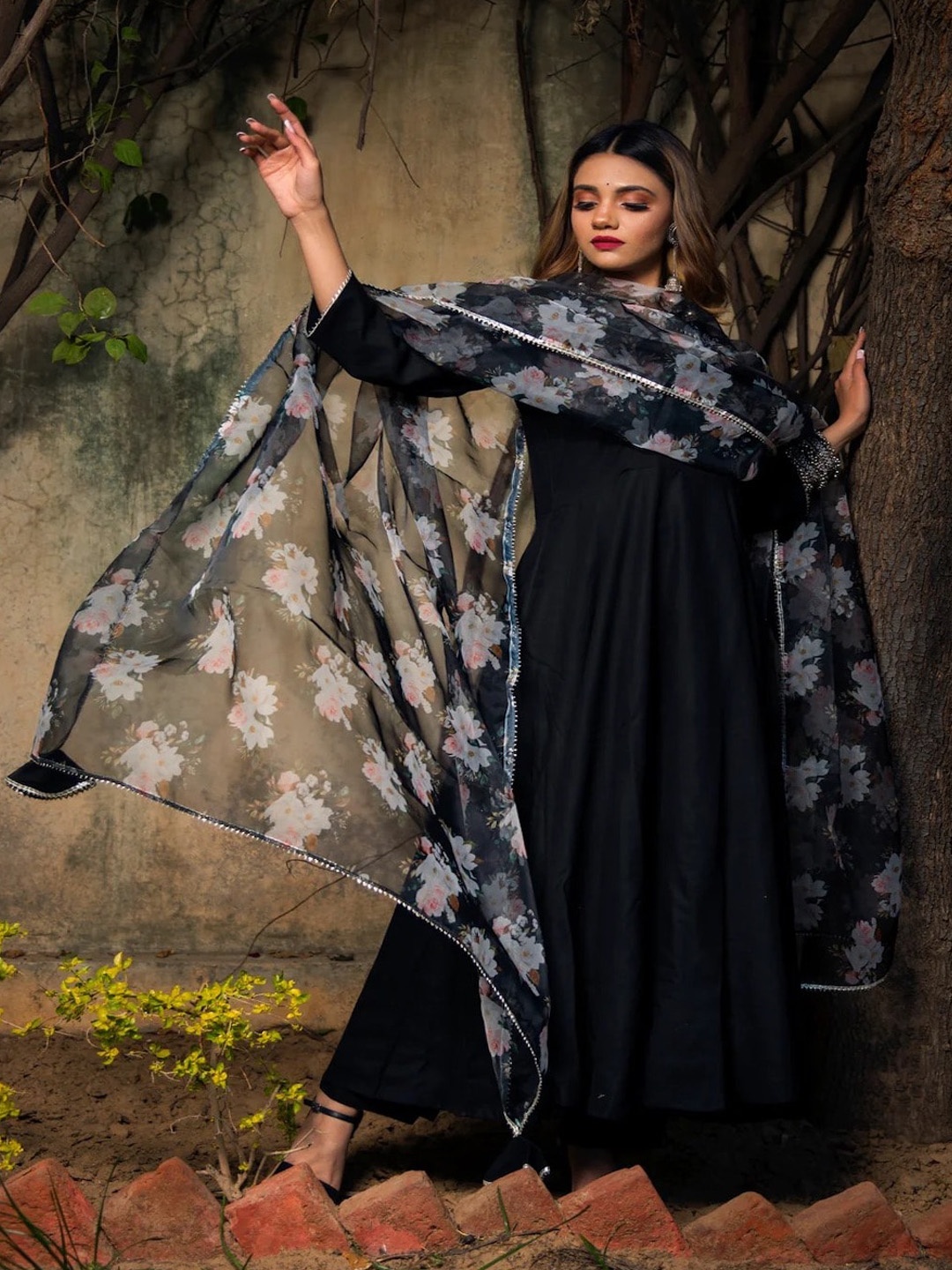

Pomcha Round Neck Anarkali Gotta Patti Kurta With Palazzos & Dupatta, Black