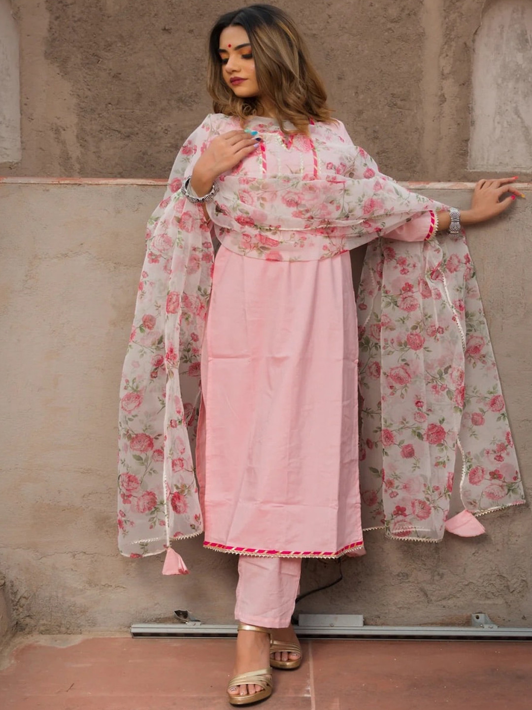 

Pomcha Ethnic Motifs Embroidered Thread Work Kurta With Trousers & Dupatta, Pink