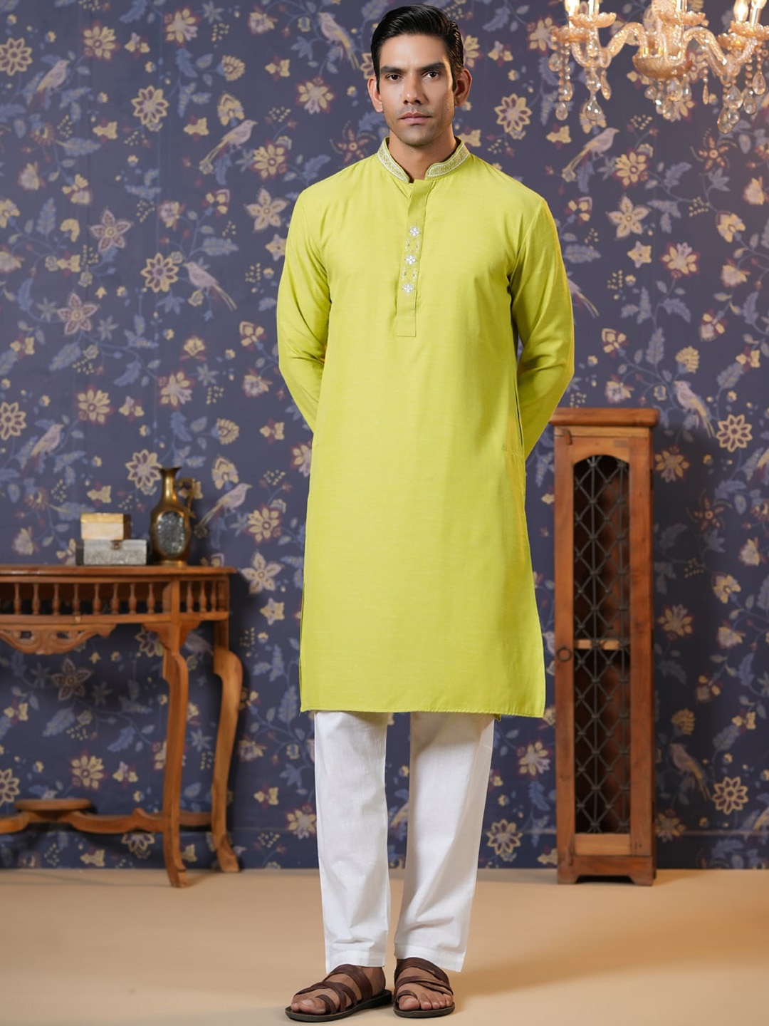 

House of Pataudi Green Mandarin Collar Long Sleeve Thread Work Straight Kurtas